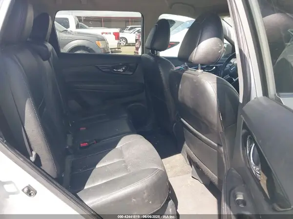 5N1AT2MT7JC785348 2018 NISSAN ROGUE - Image 8