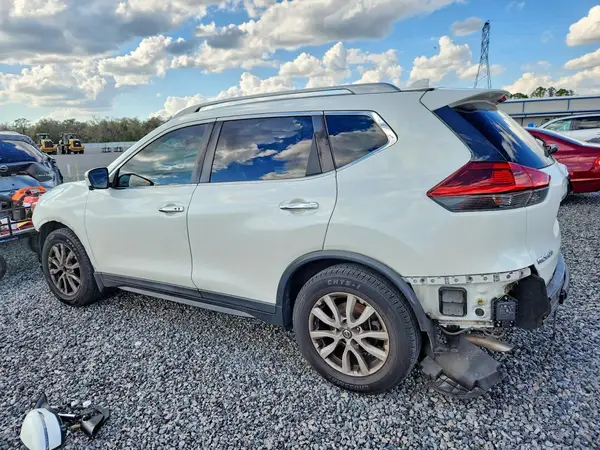 5N1AT2MT7JC792378 2018 NISSAN ROGUE - Image 2