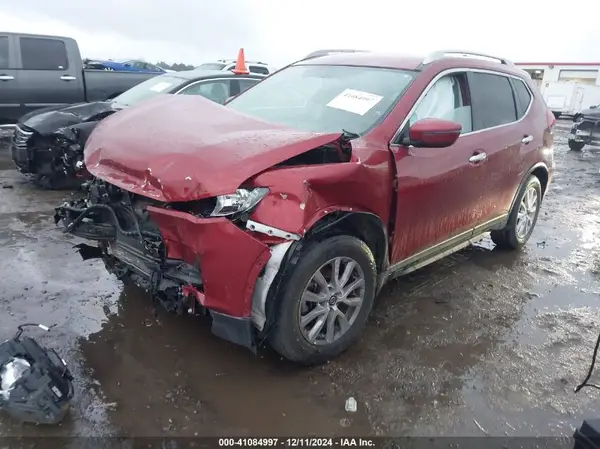 5N1AT2MT7JC810880 2018 NISSAN ROGUE - Image 2