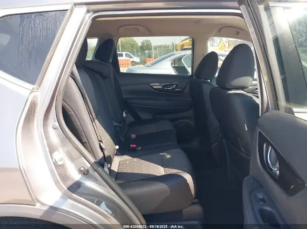 5N1AT2MT7JC817196 2018 NISSAN ROGUE - Image 8