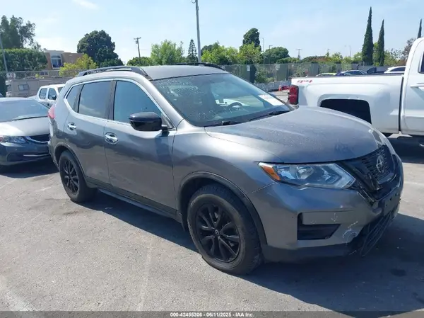 5N1AT2MT7JC817828 2018 NISSAN ROGUE - Image 1