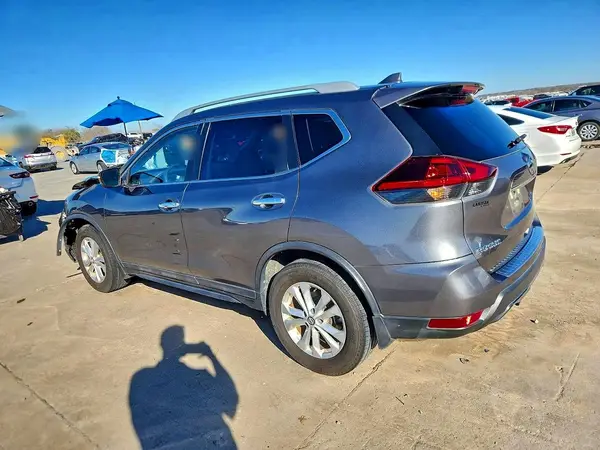 5N1AT2MT7JC818543 2018 NISSAN ROGUE - Image 2