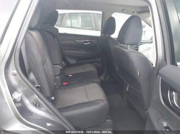 5N1AT2MT7JC830899 2018 NISSAN ROGUE - Image 8