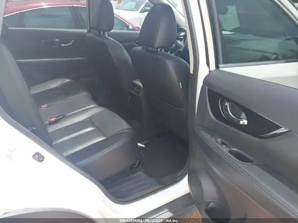 5N1AT2MT7KC713597 2019 NISSAN ROGUE - Image 8