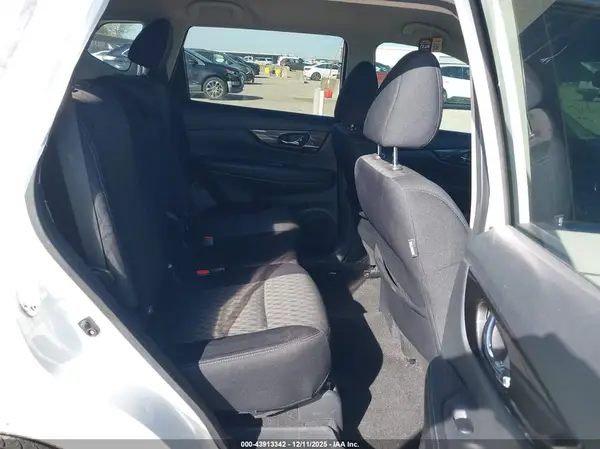 5N1AT2MT7KC761102 2019 NISSAN ROGUE - Image 8