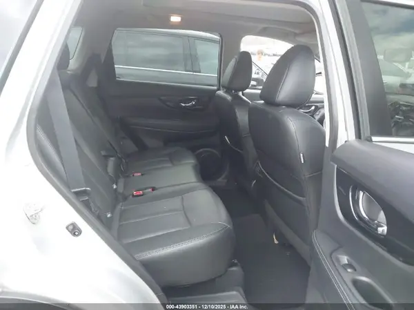 5N1AT2MT7KC806118 2019 NISSAN ROGUE - Image 8