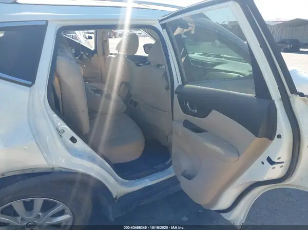 5N1AT2MT8HC732071 2017 NISSAN ROGUE - Image 8