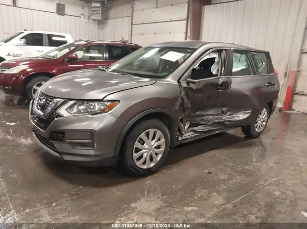 5N1AT2MT8HC734404 2017 NISSAN ROGUE - Image 2