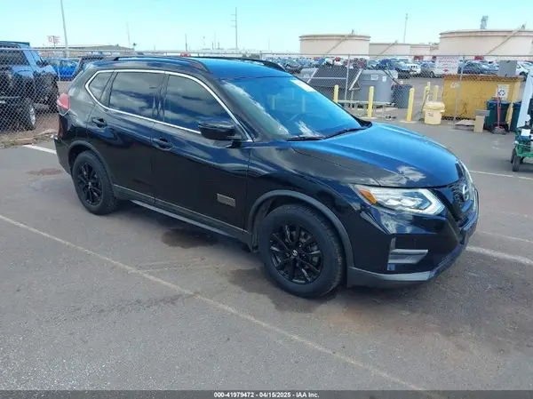 5N1AT2MT8HC754250 2017 NISSAN ROGUE - Image 1