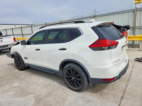 5N1AT2MT8HC769752 2017 NISSAN ROGUE - Image 2