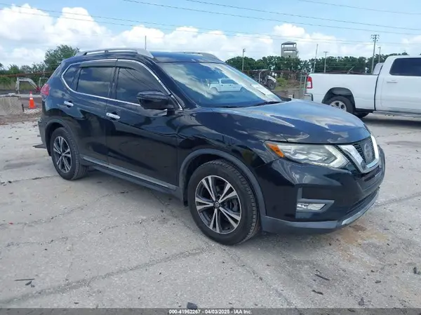 5N1AT2MT8HC773039 2017 NISSAN ROGUE - Image 1