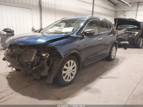 5N1AT2MT8HC798443 2017 NISSAN ROGUE - Image 2