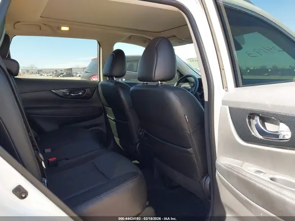 5N1AT2MT8HC807920 2017 NISSAN ROGUE - Image 8