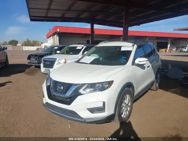 5N1AT2MT8HC825205 2017 NISSAN ROGUE - Image 2