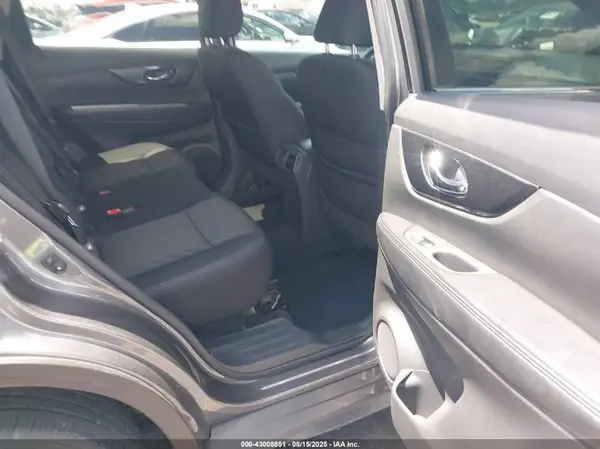 5N1AT2MT8HC826371 2017 NISSAN ROGUE - Image 8