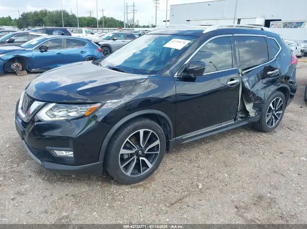 5N1AT2MT8HC826886 2017 NISSAN ROGUE - Image 2
