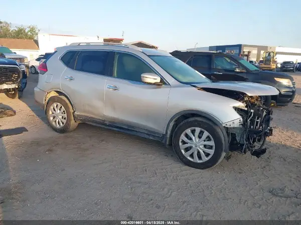 5N1AT2MT8HC839010 2017 NISSAN ROGUE - Image 1