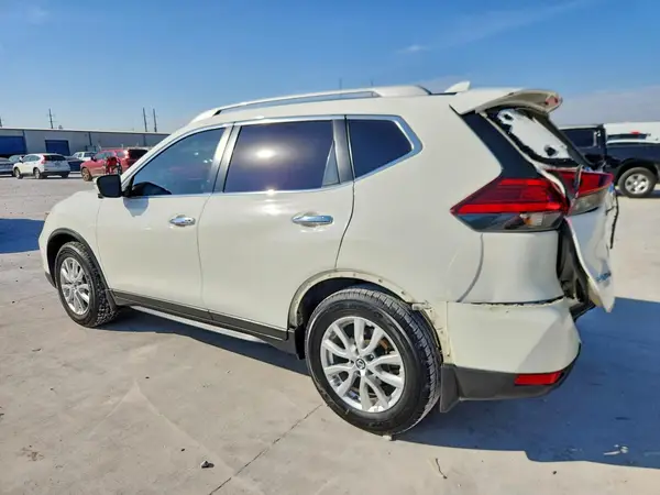 5N1AT2MT8HC843980 2017 NISSAN ROGUE - Image 2