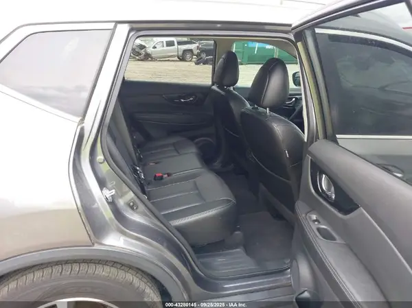 5N1AT2MT8HC844921 2017 NISSAN ROGUE - Image 8