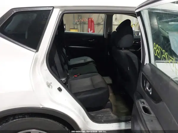 5N1AT2MT8HC845132 2017 NISSAN ROGUE - Image 8