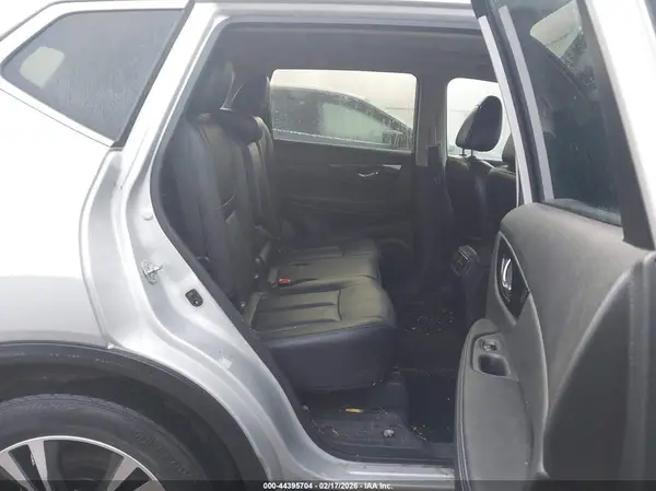 5N1AT2MT8HC852615 2017 NISSAN ROGUE - Image 8
