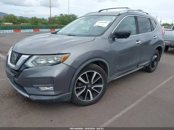 5N1AT2MT8HC858804 2017 NISSAN ROGUE - Image 2