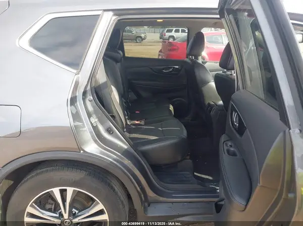 5N1AT2MT8HC872248 2017 NISSAN ROGUE - Image 8