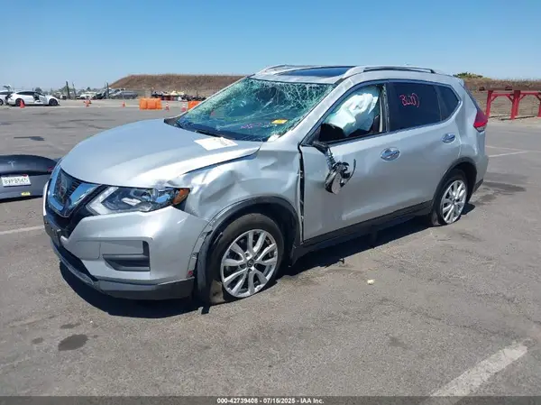 5N1AT2MT8HC878115 2017 NISSAN ROGUE - Image 2