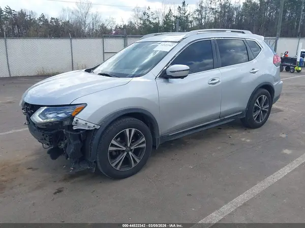 5N1AT2MT8HC881659 2017 NISSAN ROGUE - Image 2