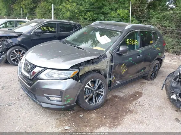5N1AT2MT8HC881810 2017 NISSAN ROGUE - Image 2