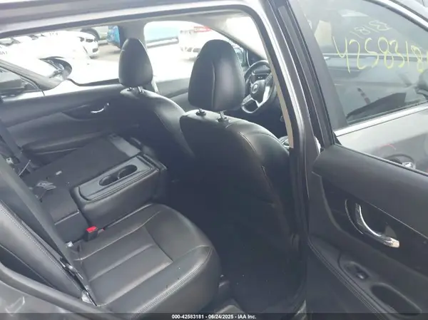 5N1AT2MT8HC881810 2017 NISSAN ROGUE - Image 8