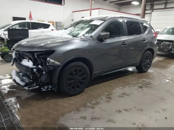 5N1AT2MT8HC889583 2017 NISSAN ROGUE - Image 2