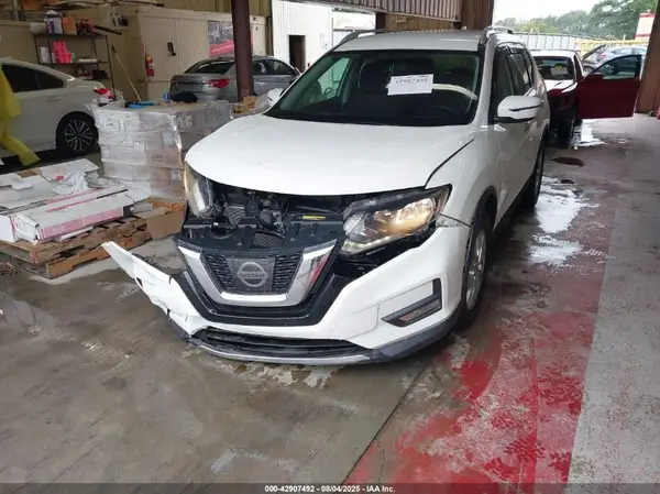 5N1AT2MT8HC892953 2017 NISSAN ROGUE - Image 2