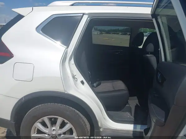 5N1AT2MT8JC702851 2018 NISSAN ROGUE - Image 8