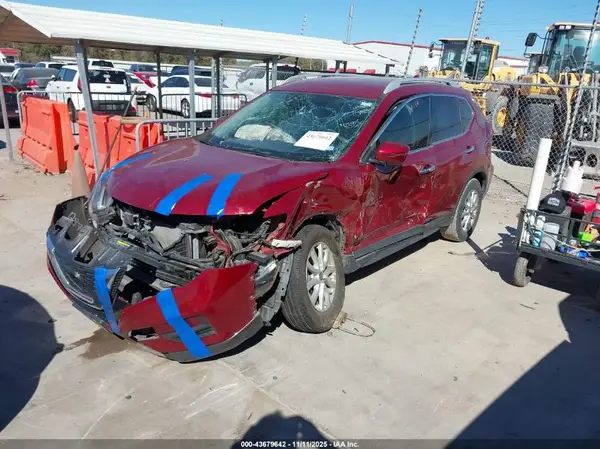 5N1AT2MT8JC704390 2018 NISSAN ROGUE - Image 2