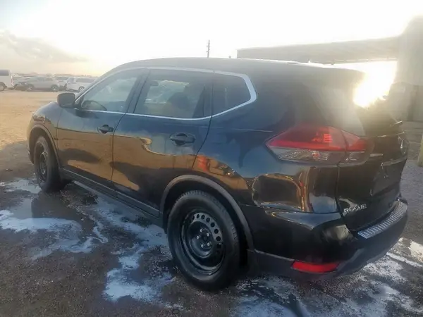 5N1AT2MT8JC711758 2018 NISSAN ROGUE - Image 2