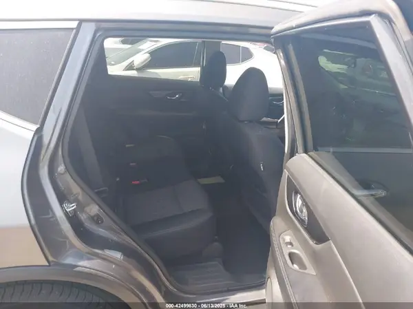 5N1AT2MT8JC713655 2018 NISSAN ROGUE - Image 8