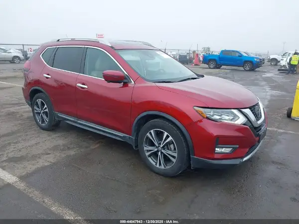 5N1AT2MT8JC743223 2018 NISSAN ROGUE - Image 1