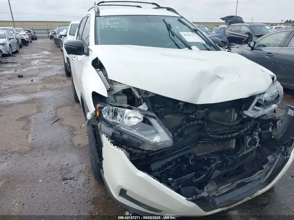 5N1AT2MT8JC743979 2018 NISSAN ROGUE - Image 1
