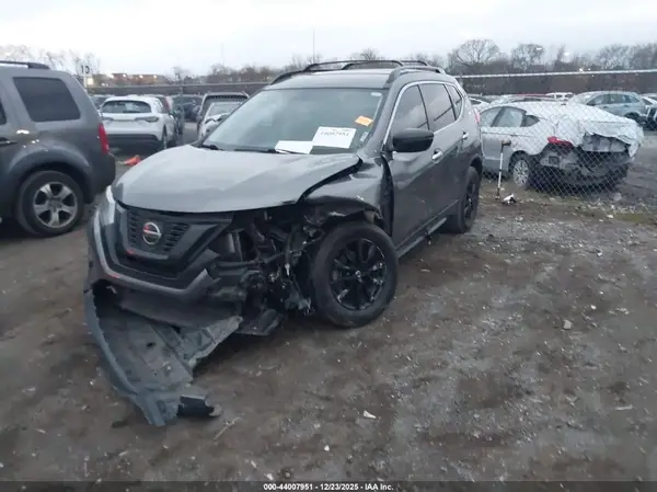 5N1AT2MT8JC754559 2018 NISSAN ROGUE - Image 2