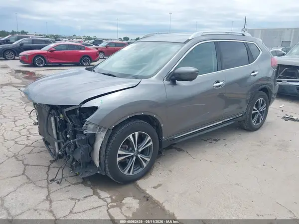 5N1AT2MT8JC754805 2018 NISSAN ROGUE - Image 2