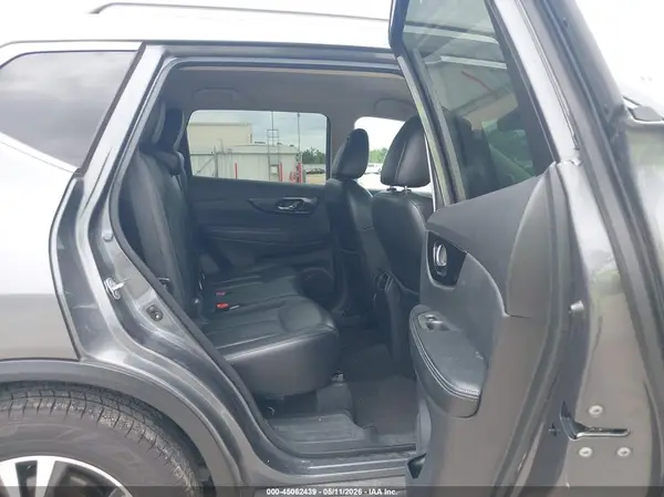 5N1AT2MT8JC754805 2018 NISSAN ROGUE - Image 8