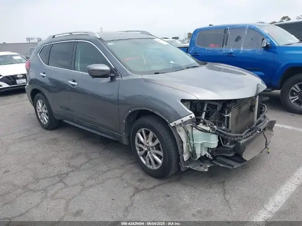 5N1AT2MT8JC756814 2018 NISSAN ROGUE - Image 1