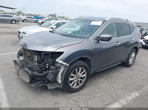 5N1AT2MT8JC756814 2018 NISSAN ROGUE - Image 2