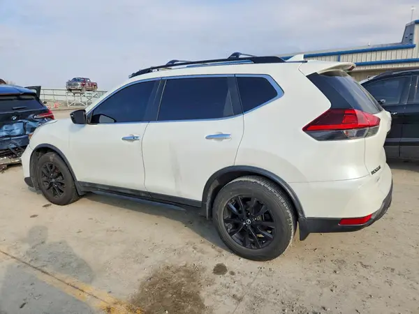 5N1AT2MT8JC761222 2018 NISSAN ROGUE - Image 2
