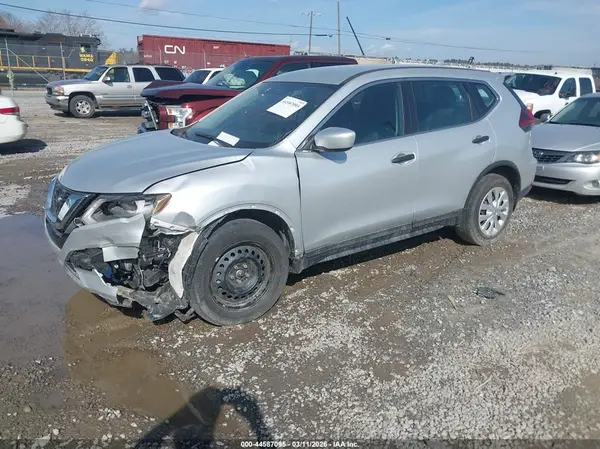 5N1AT2MT8JC773273 2018 NISSAN ROGUE - Image 2