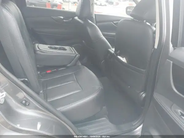 5N1AT2MT8JC784211 2018 NISSAN ROGUE - Image 8