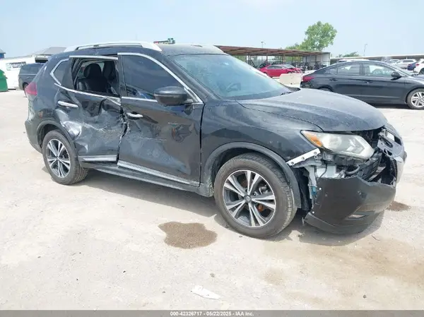 5N1AT2MT8JC794107 2018 NISSAN ROGUE - Image 1