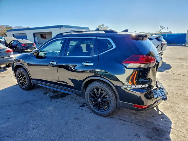 5N1AT2MT8JC799372 2018 NISSAN ROGUE - Image 2