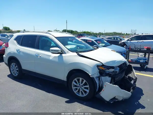 5N1AT2MT8JC811522 2018 NISSAN ROGUE - Image 1